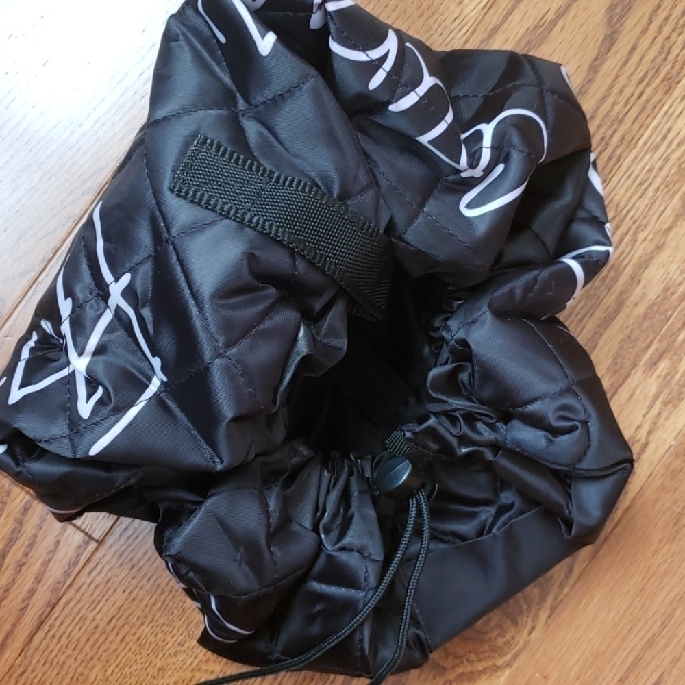 𝅺lay N go makeup case. Never used. - Picture 5 of 8